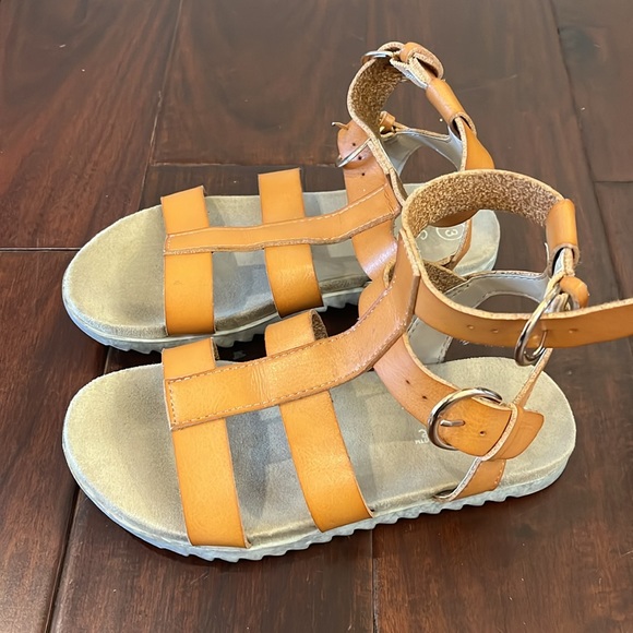 Girls gladiator sandals EUC - Picture 2 of 2